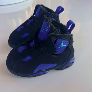 Worn twice indoors Air Jordan True Flight Black and Purple Sneakers. Size 5C